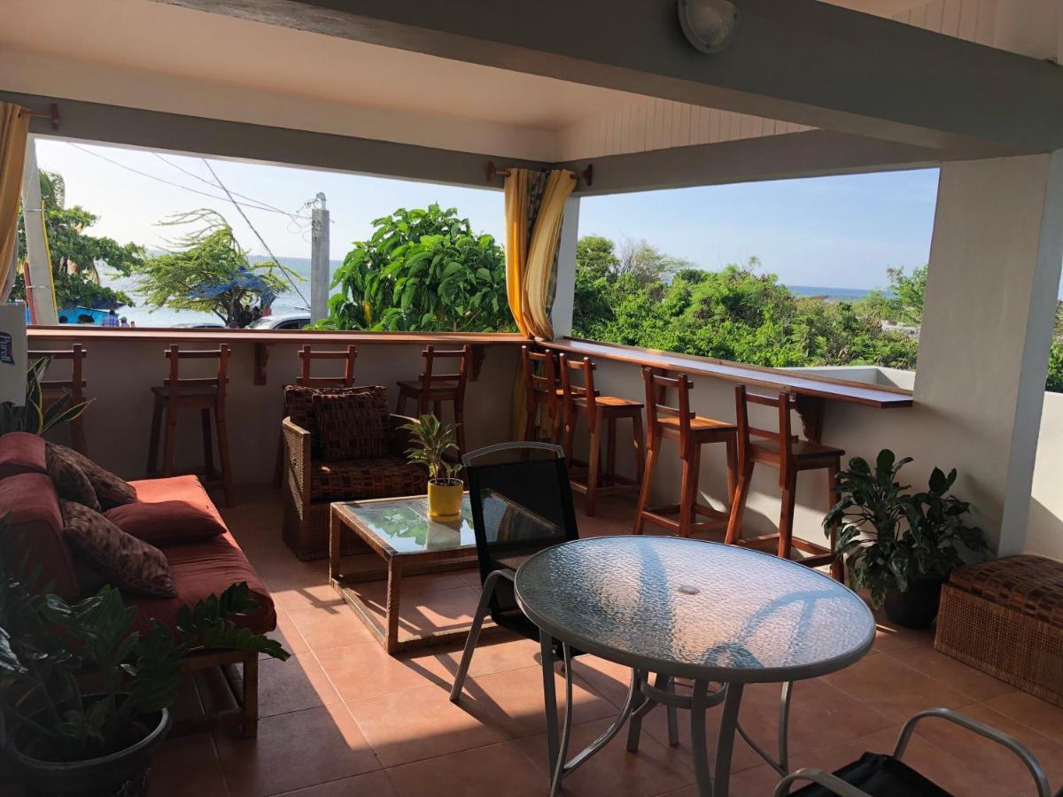 مونتيغو باي Airport Beach Hotel المظهر الخارجي الصورة