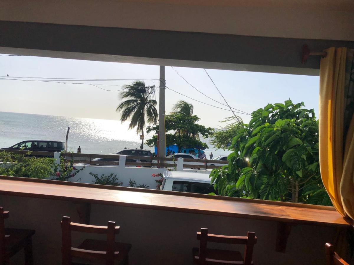 مونتيغو باي Airport Beach Hotel المظهر الخارجي الصورة