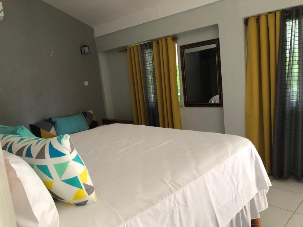 مونتيغو باي Airport Beach Hotel المظهر الخارجي الصورة