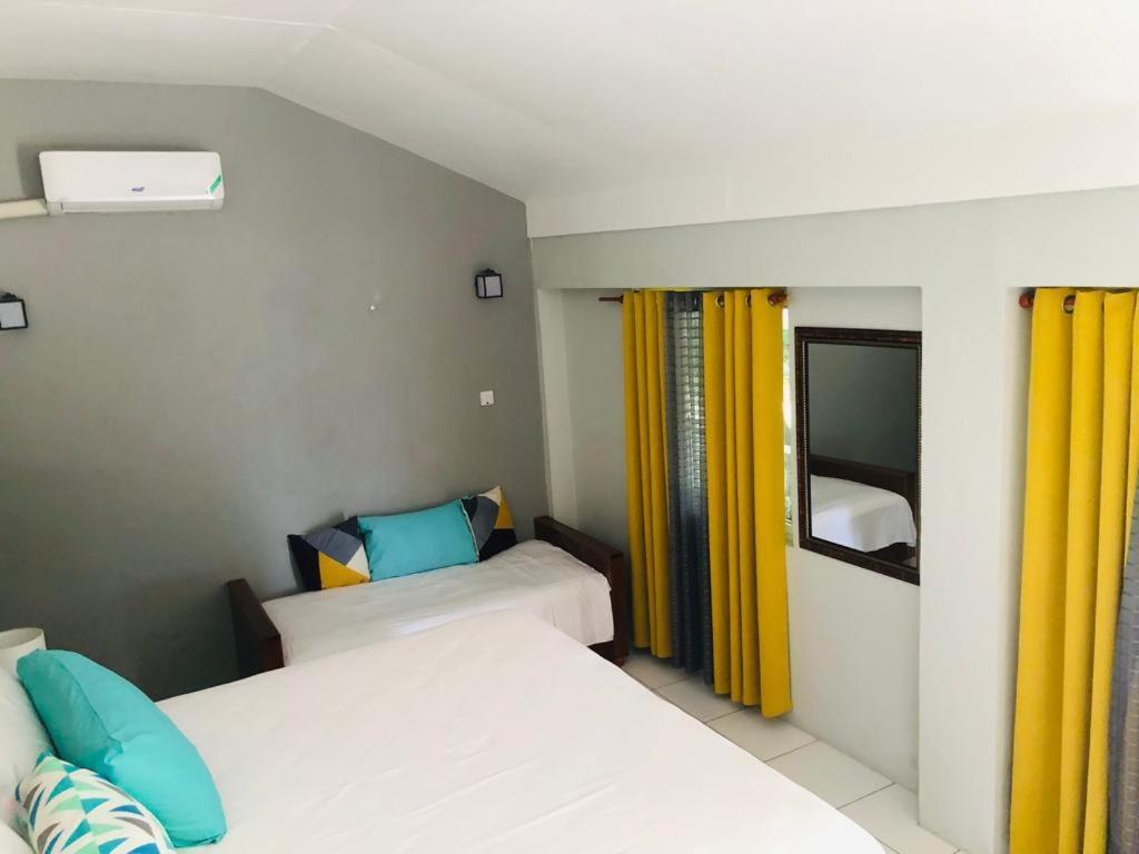 مونتيغو باي Airport Beach Hotel المظهر الخارجي الصورة