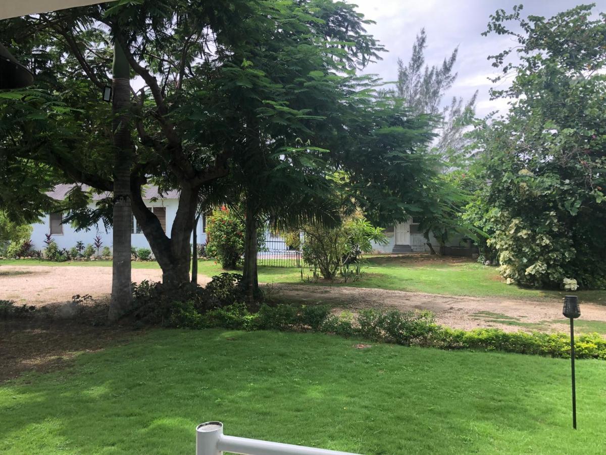 مونتيغو باي Airport Beach Hotel المظهر الخارجي الصورة